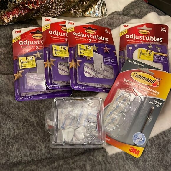 Ot of command adjustables 1lb hooks & cord clips 19+ - over 50 pieces! - Picture 1 of 3